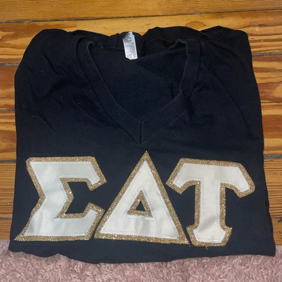 Tops - Sigma Delta Tau stitched Greek letters black v-neck with gold lettering